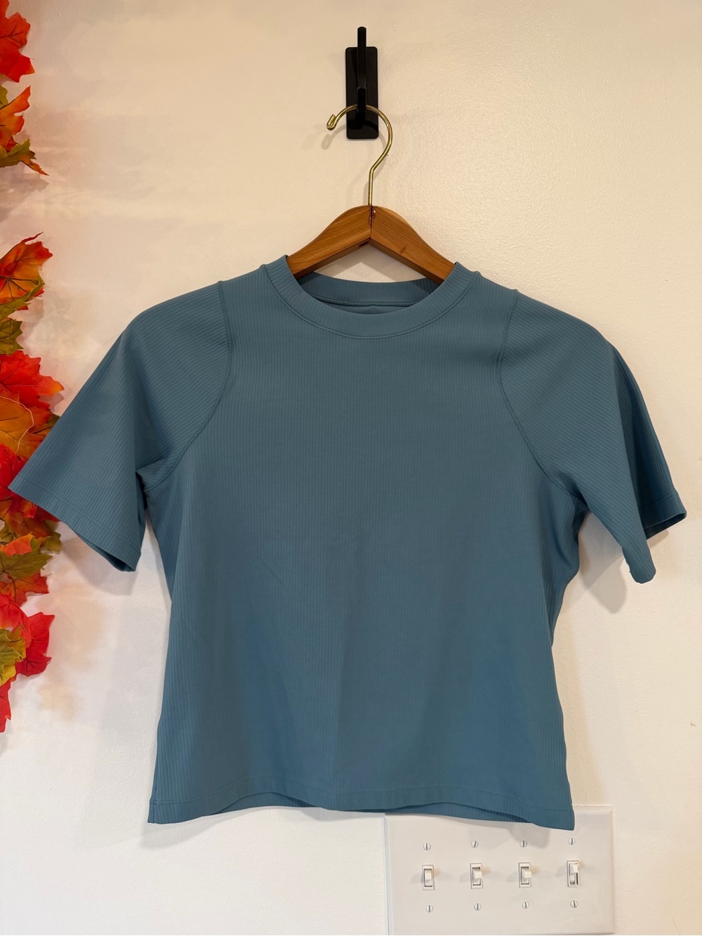 Nike Zenvy Rib Dri-FIT Short-Sleeve Top Women’s Size Medium Smoky Blue Stretch